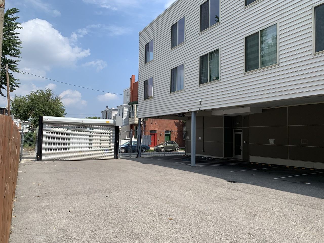 4619 Woodland- Unit 206 - Photo 3 of 10