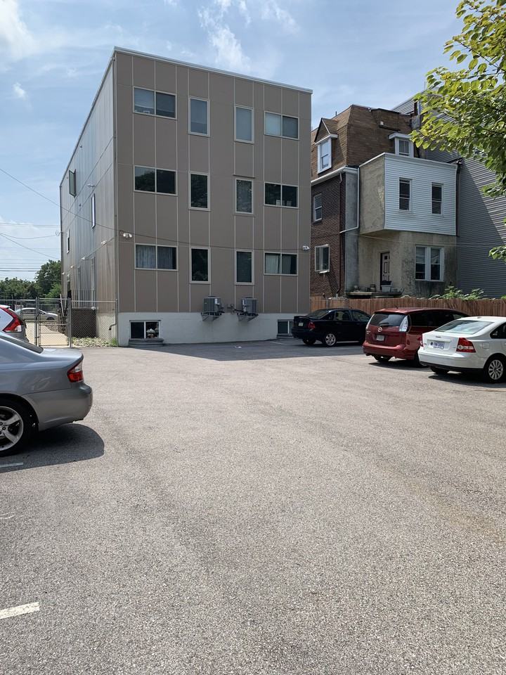 4619 Woodland- Unit 206 - Photo 4 of 10