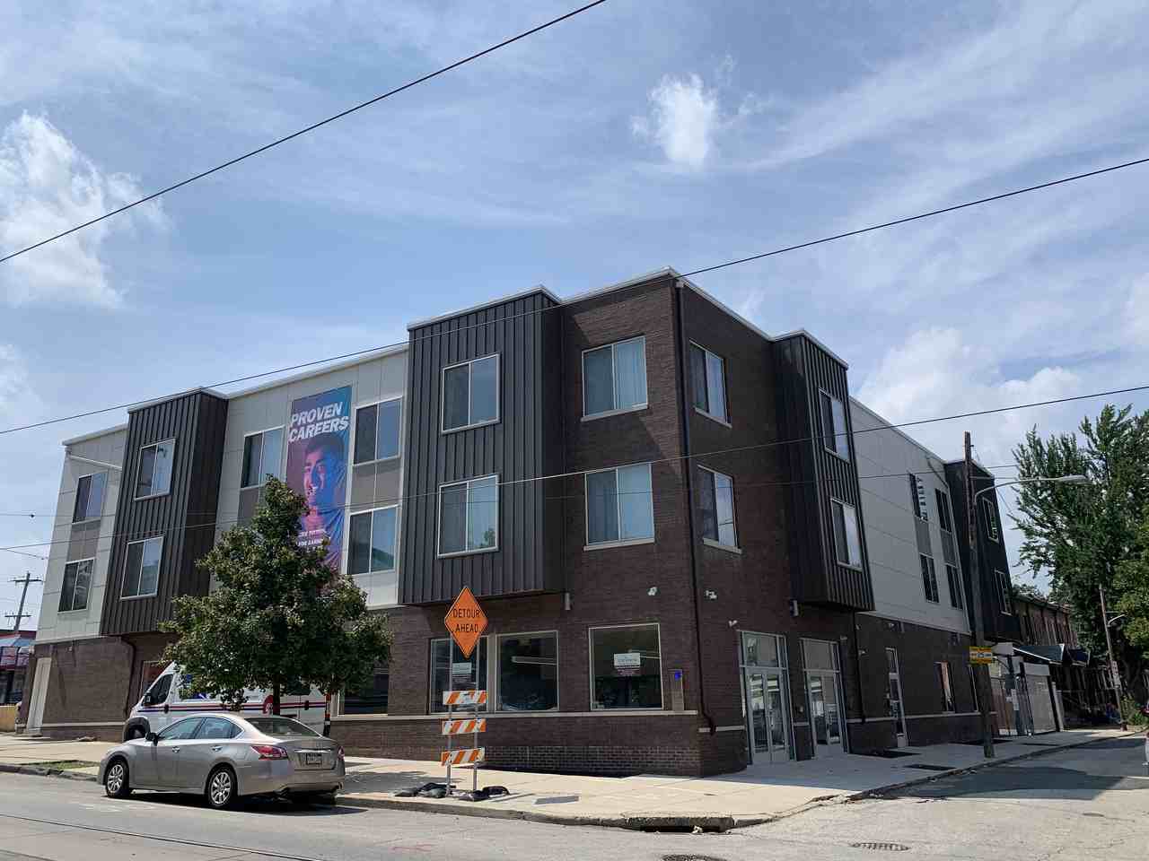 4619 Woodland- Unit 206 - Photo 7 of 10