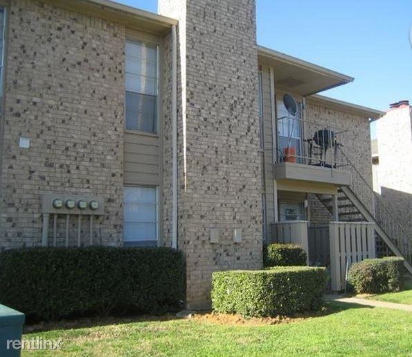 Green Oaks Ct - Photo 2 of 9