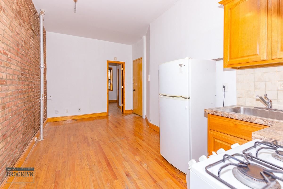 215 Franklin St #1F