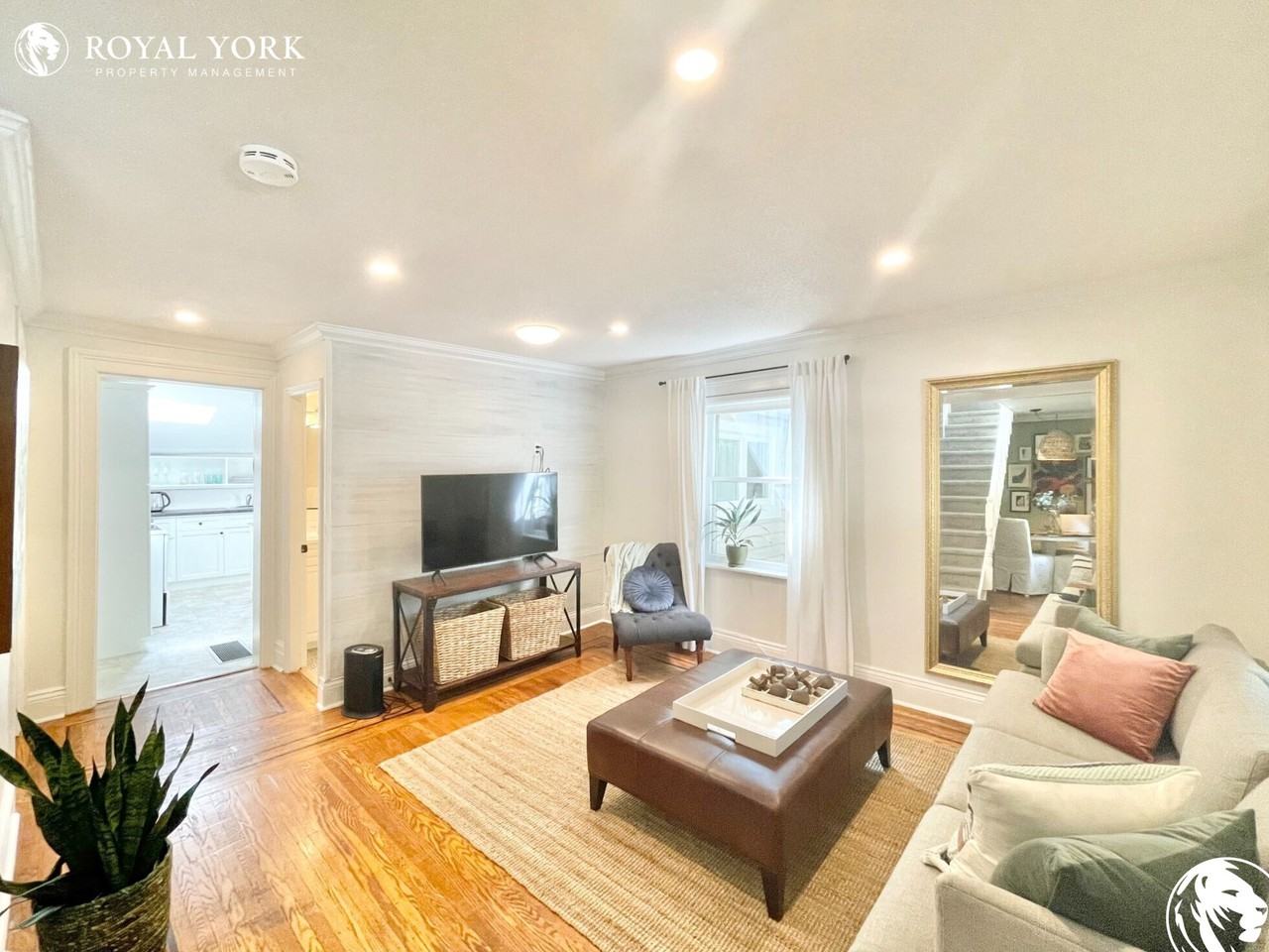 48 Rousseaux St - Photo 2 of 31