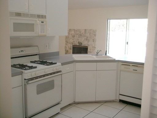 2004 Blue Heron Dr - Photo 3 of 8