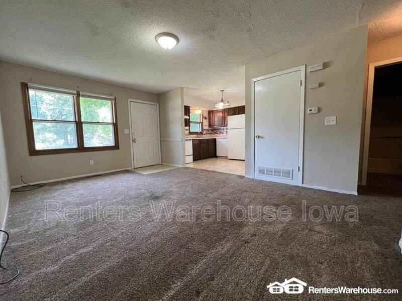 912 E Railroad Ave - Photo 3 of 16