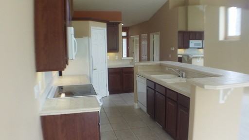 10813 SE 18th Cir - Photo 3 of 8