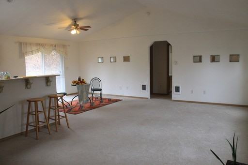 812 Yakima St - Photo 3 of 11