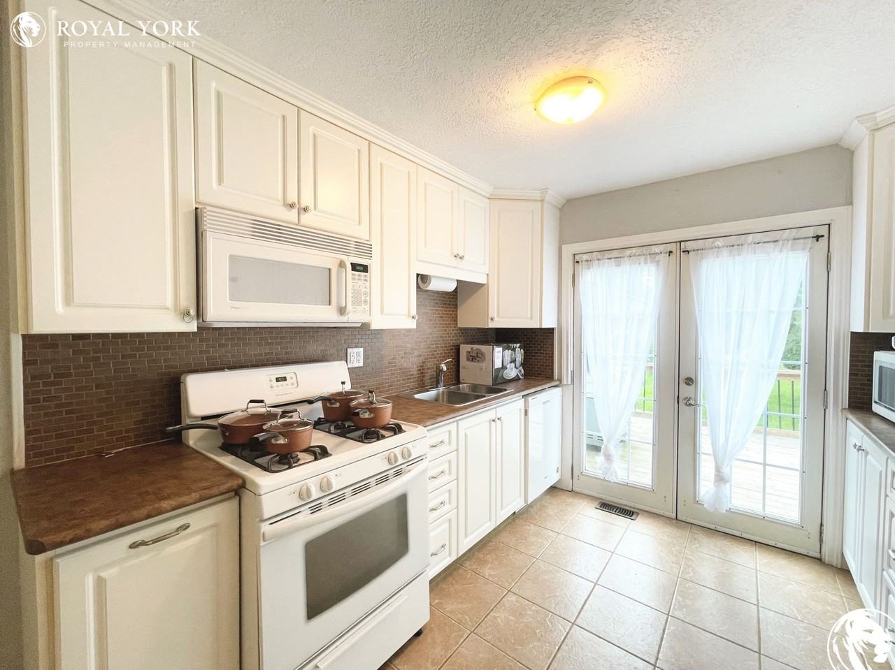 95 Grew Blvd - Photo 2 of 37