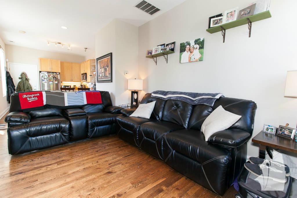 1821 N Hermitage Ave #3 - Photo 2 of 6