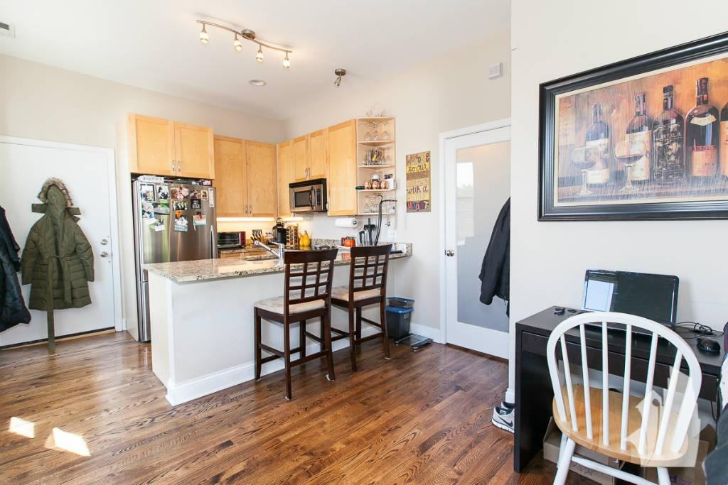 1821 N Hermitage Ave #3 - Photo 3 of 6