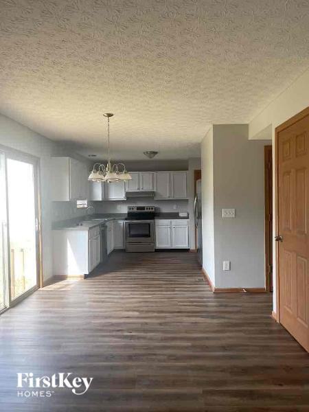 6387 Kelsey Ct - Photo 2 of 9