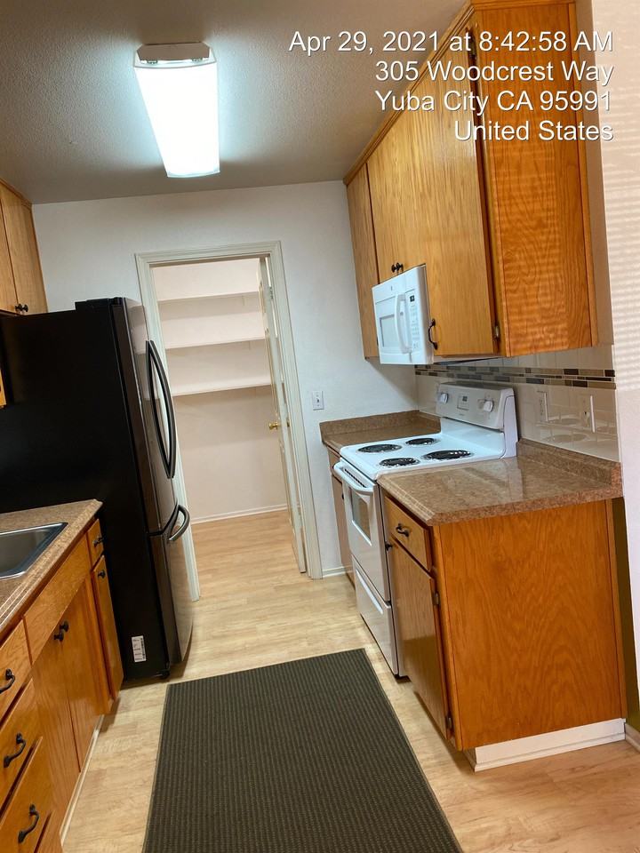 305 Woodcrest Way #4 - Photo 2 of 12