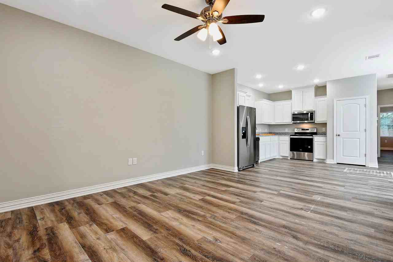 519 W Bond St #1 - Photo 2 of 11