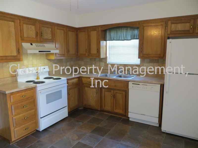 6631 N Cosby Ave - Photo 3 of 8