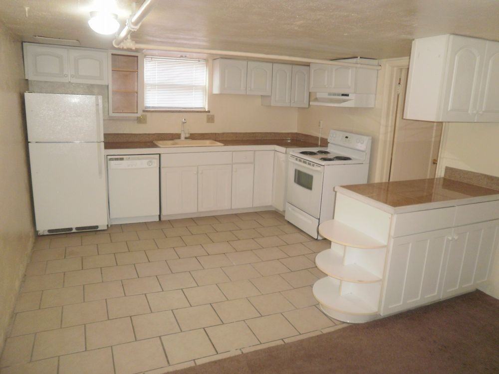 2104 S Corona St - Photo 2 of 7