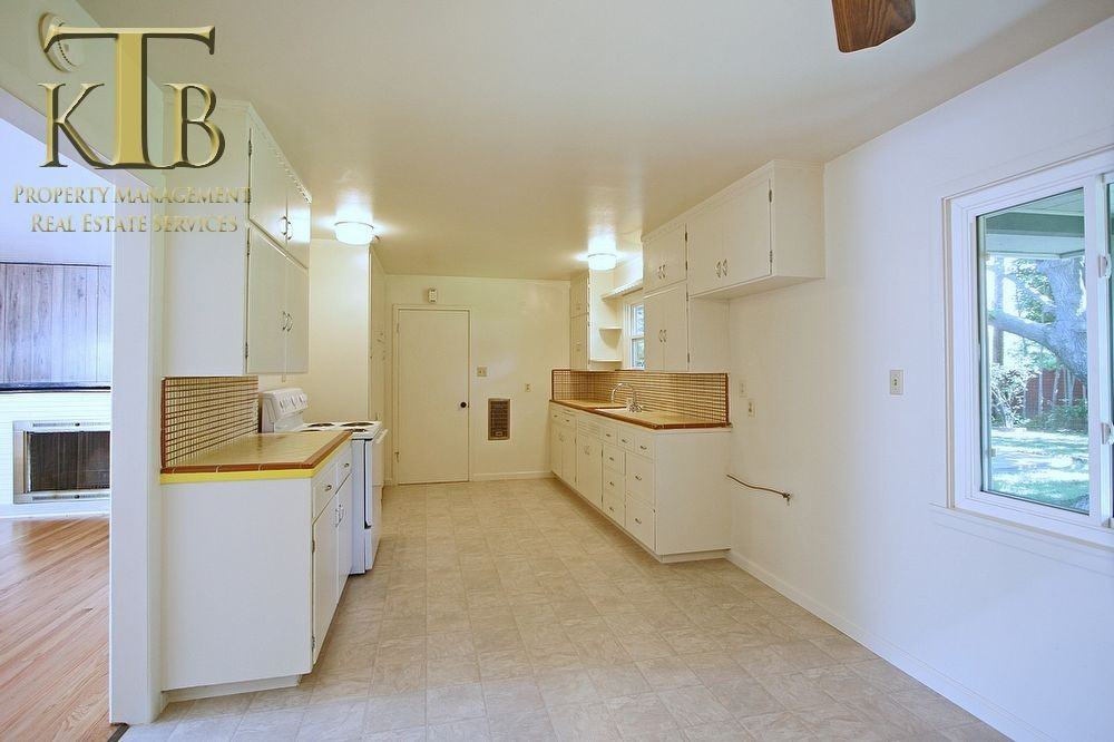 6344 McMahon Dr - Photo 3 of 14