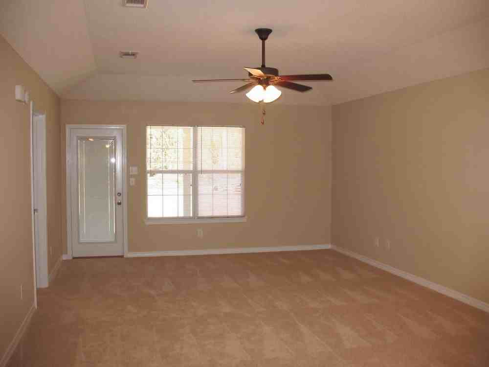 2142 Seasons Ct - Photo 2 of 5