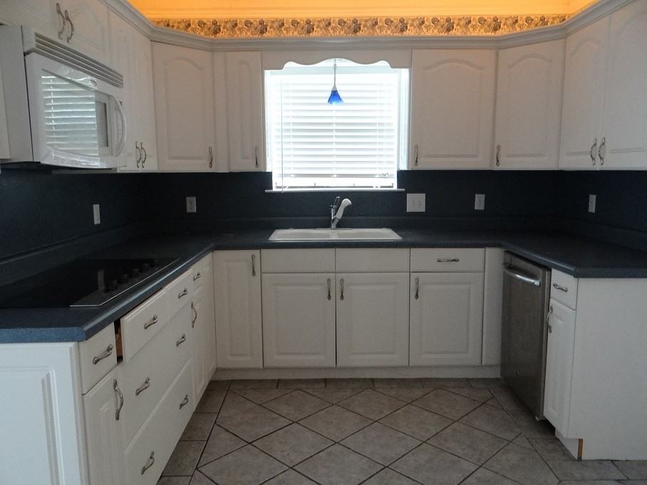 251 W Pineshadows Dr - Photo 3 of 12