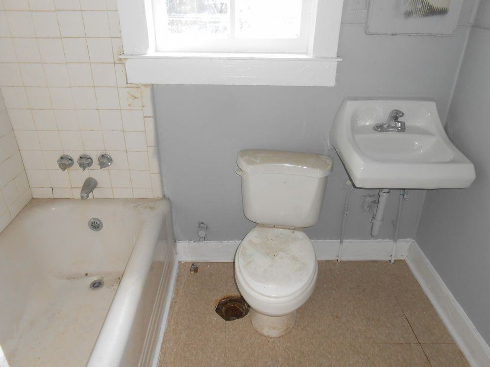 130 Bush Ave - Photo 3 of 5