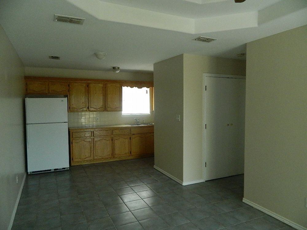 208 Begonia St - Photo 3 of 5