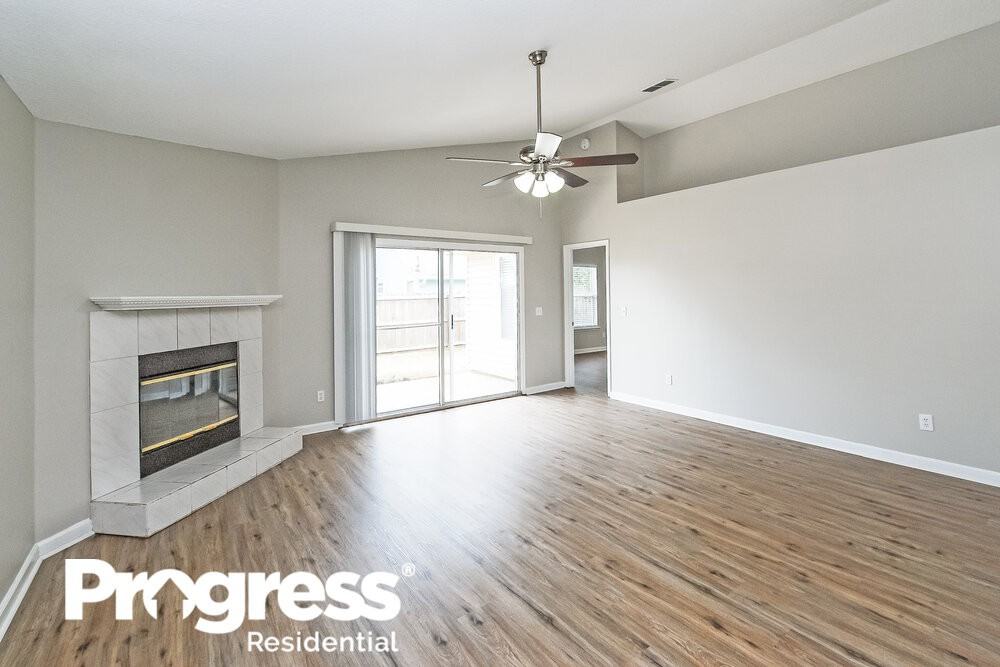 2871 Sutton Estates Cir N - Photo 3 of 16