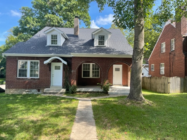 1004 W 7th St - Photo 2 of 19