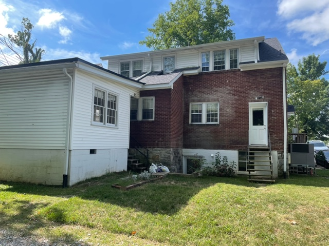 1004 W 7th St - Photo 3 of 19