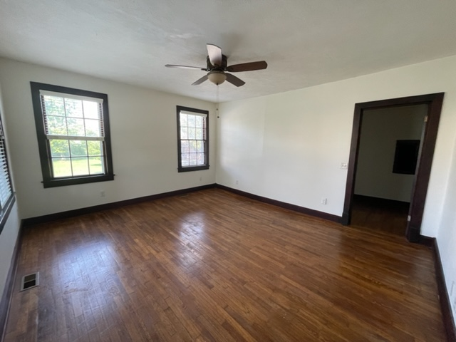 1004 W 7th St - Photo 5 of 19