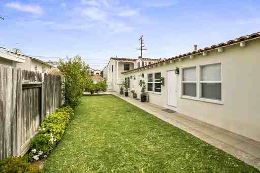 1344 W Balboa Blvd #4 - Photo 3 of 12
