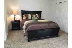 3405 11th Ave NE - Photo 3 of 5