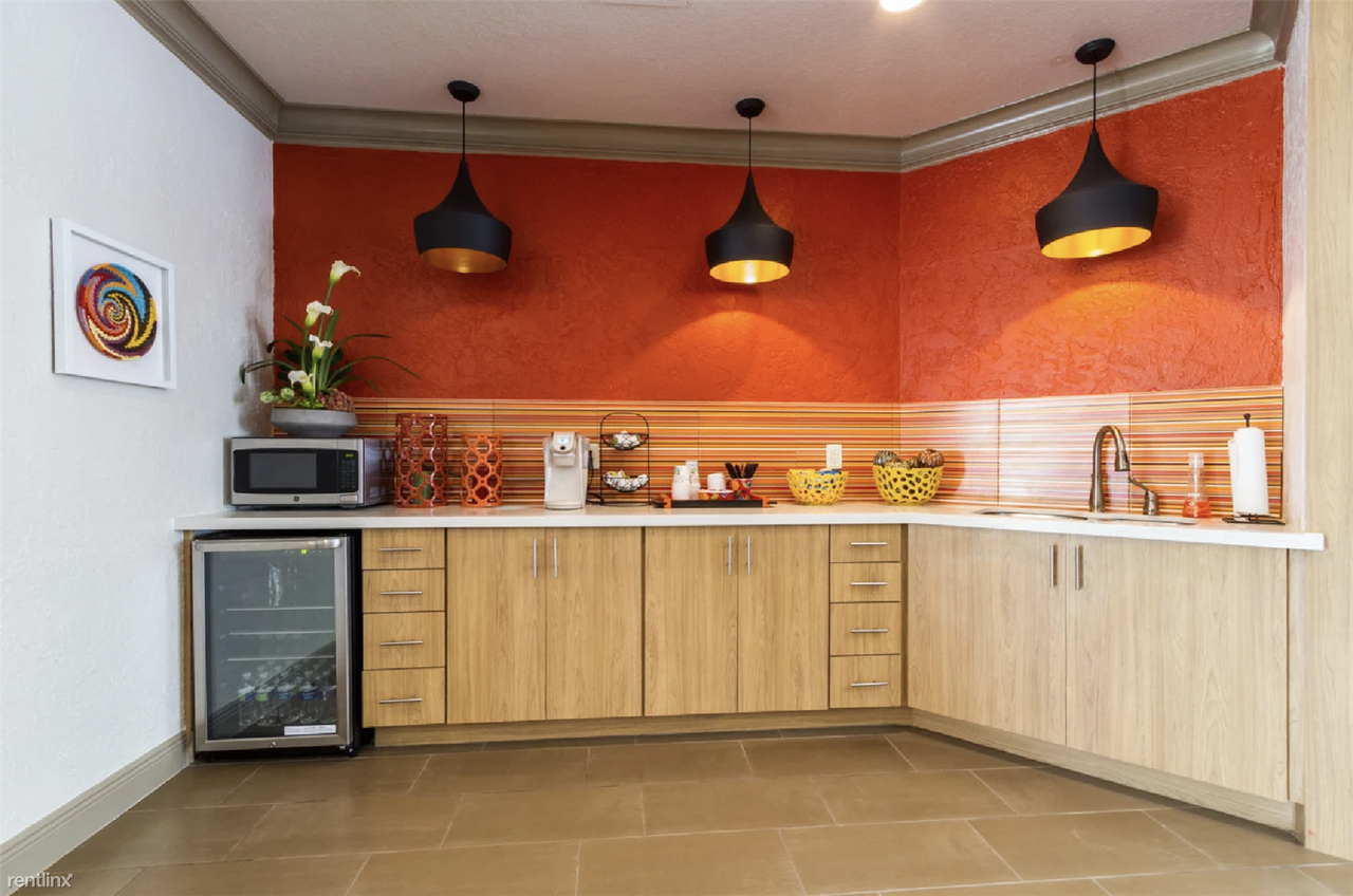 3711 Shoreline Dr - Photo 3 of 19