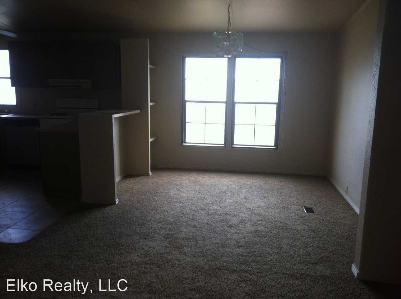 412 Peters St - Photo 2 of 5