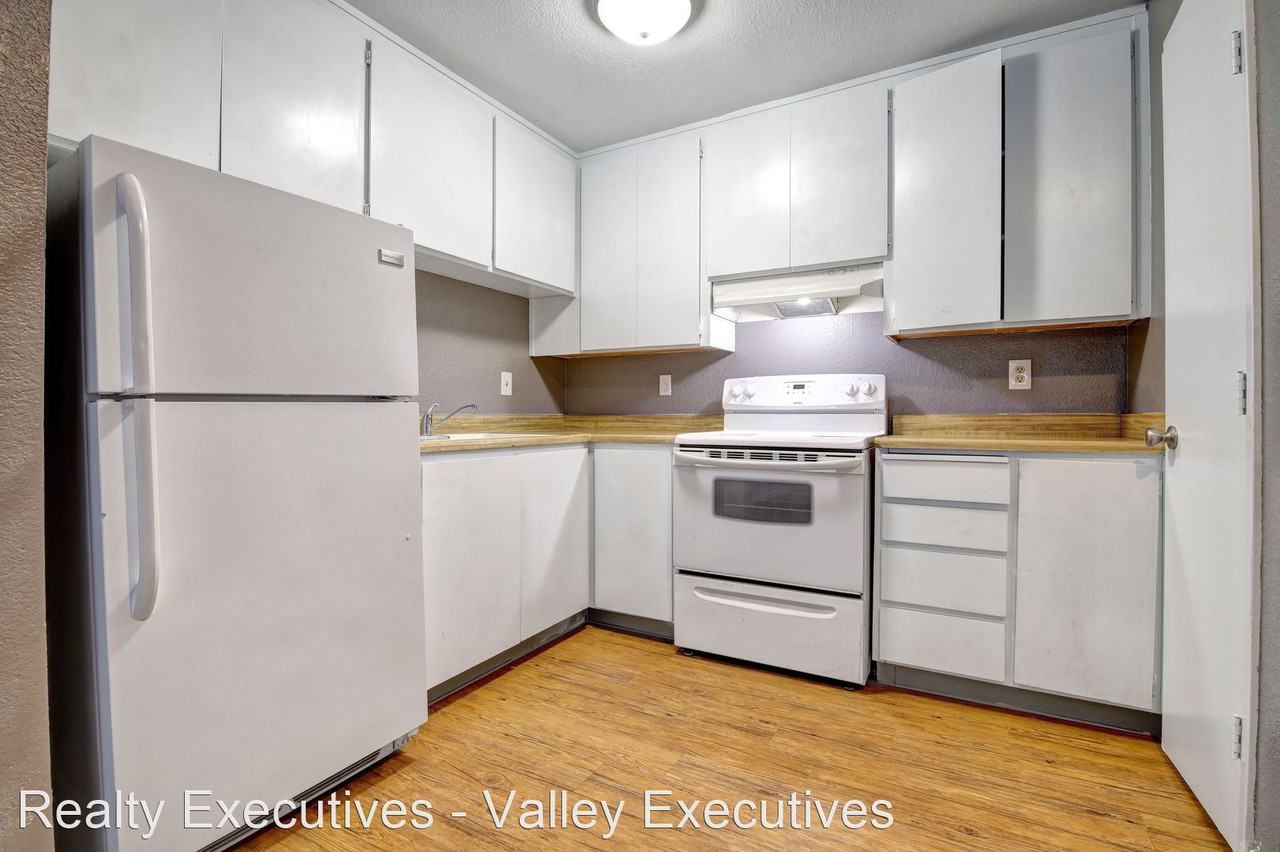 3939 N Pershing Ave - Photo 3 of 20