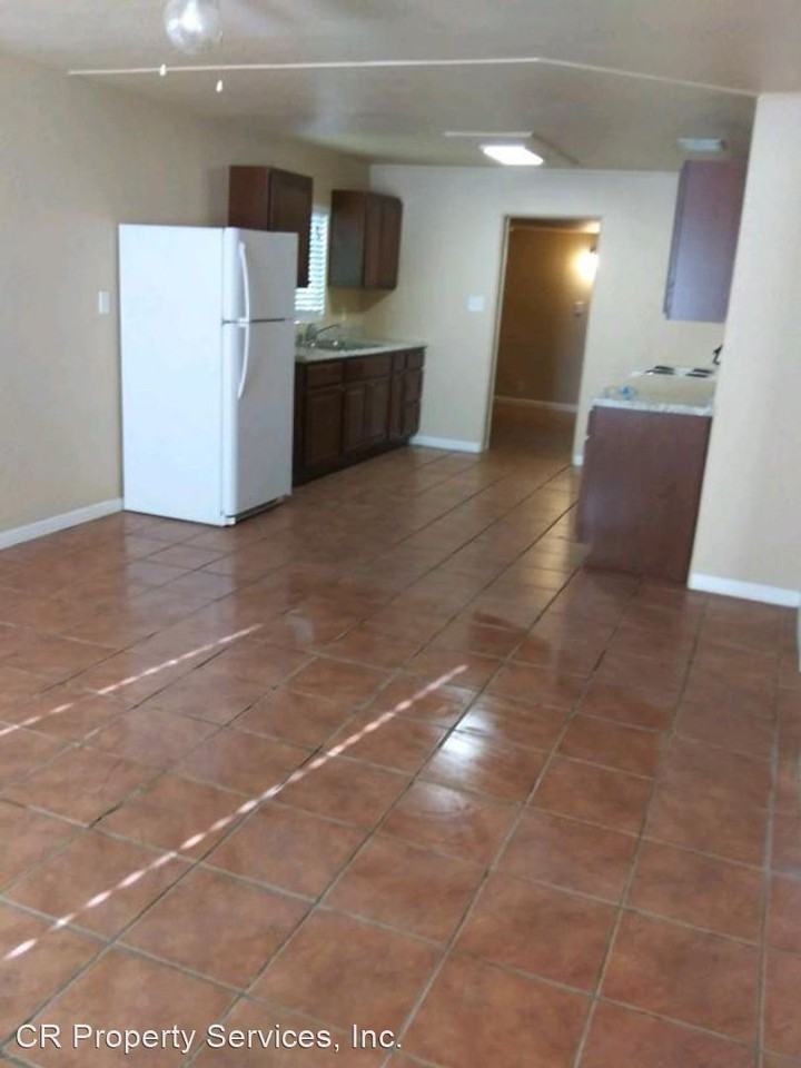 112 N Casa Grande Ave - Photo 3 of 8