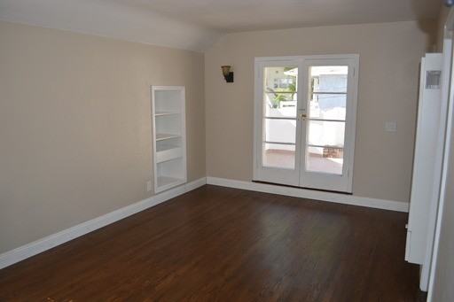 6214 Greenleaf Ave - Photo 3 of 12