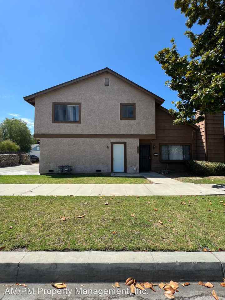 593 & 595 N. Glassell St. Apartments in Orange, CA 92867 Zumper