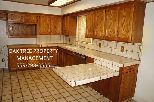 5672 N Woodson Ave - Photo 3 of 18