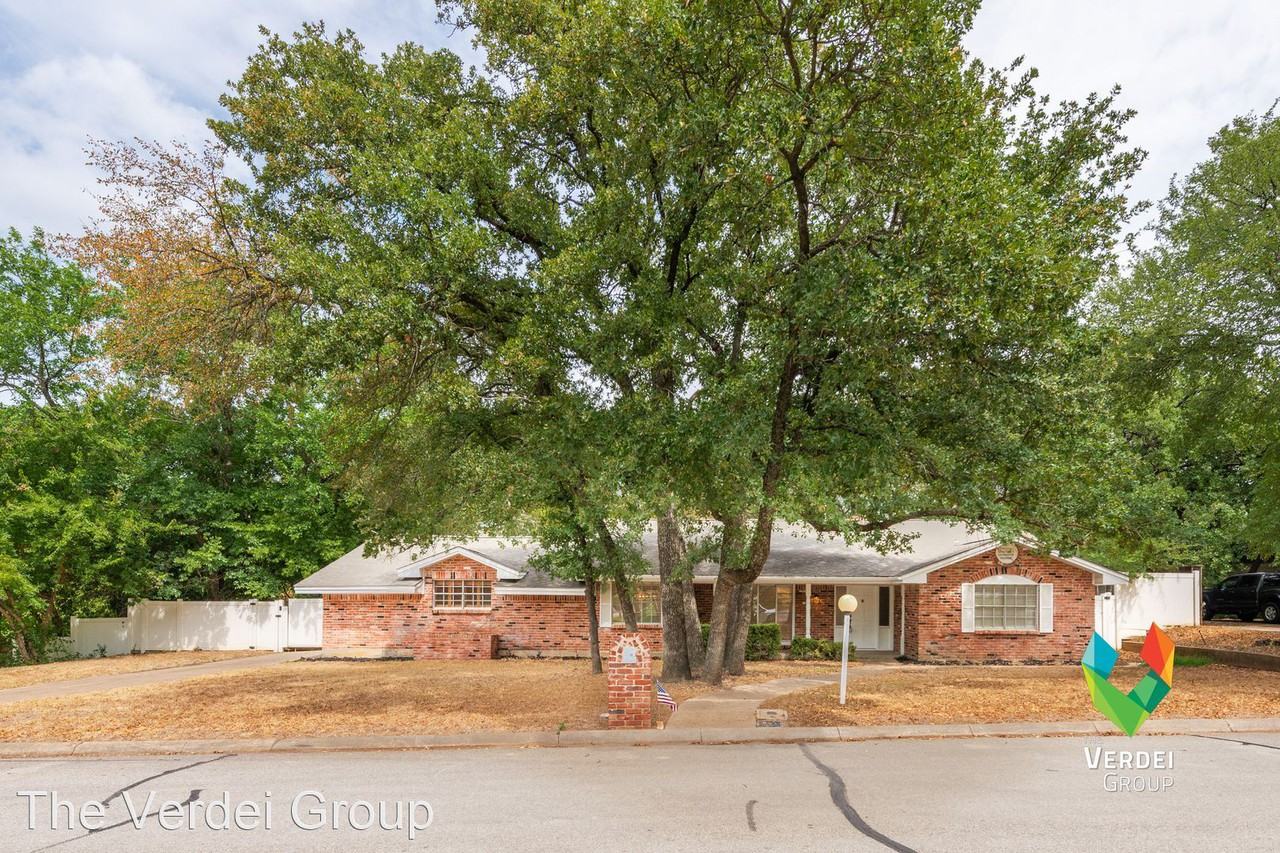 1108 Martha Dr - Photo 2 of 27