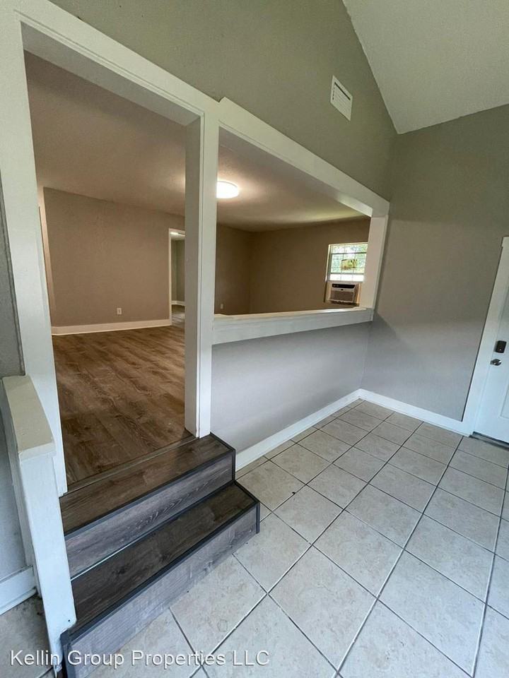 2723 Vermont Ave - Photo 2 of 21