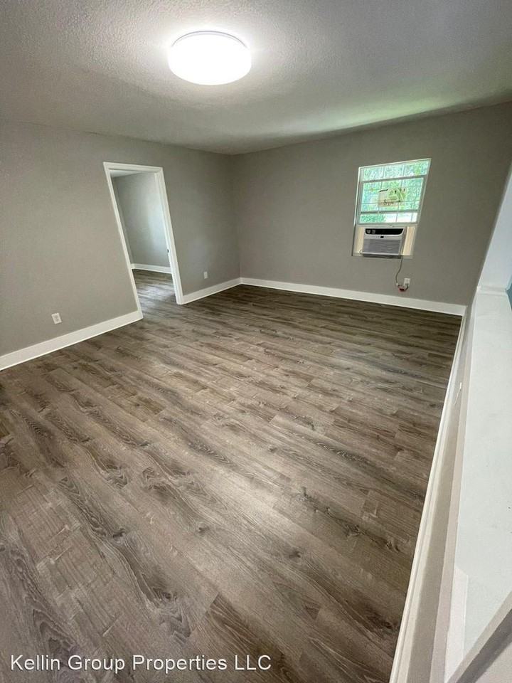 2723 Vermont Ave - Photo 3 of 21