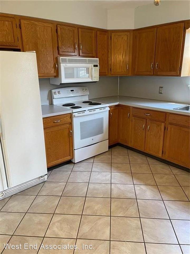 615 Main St - Photo 2 of 12