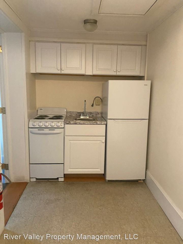 82 Main St - Photo 2 of 11