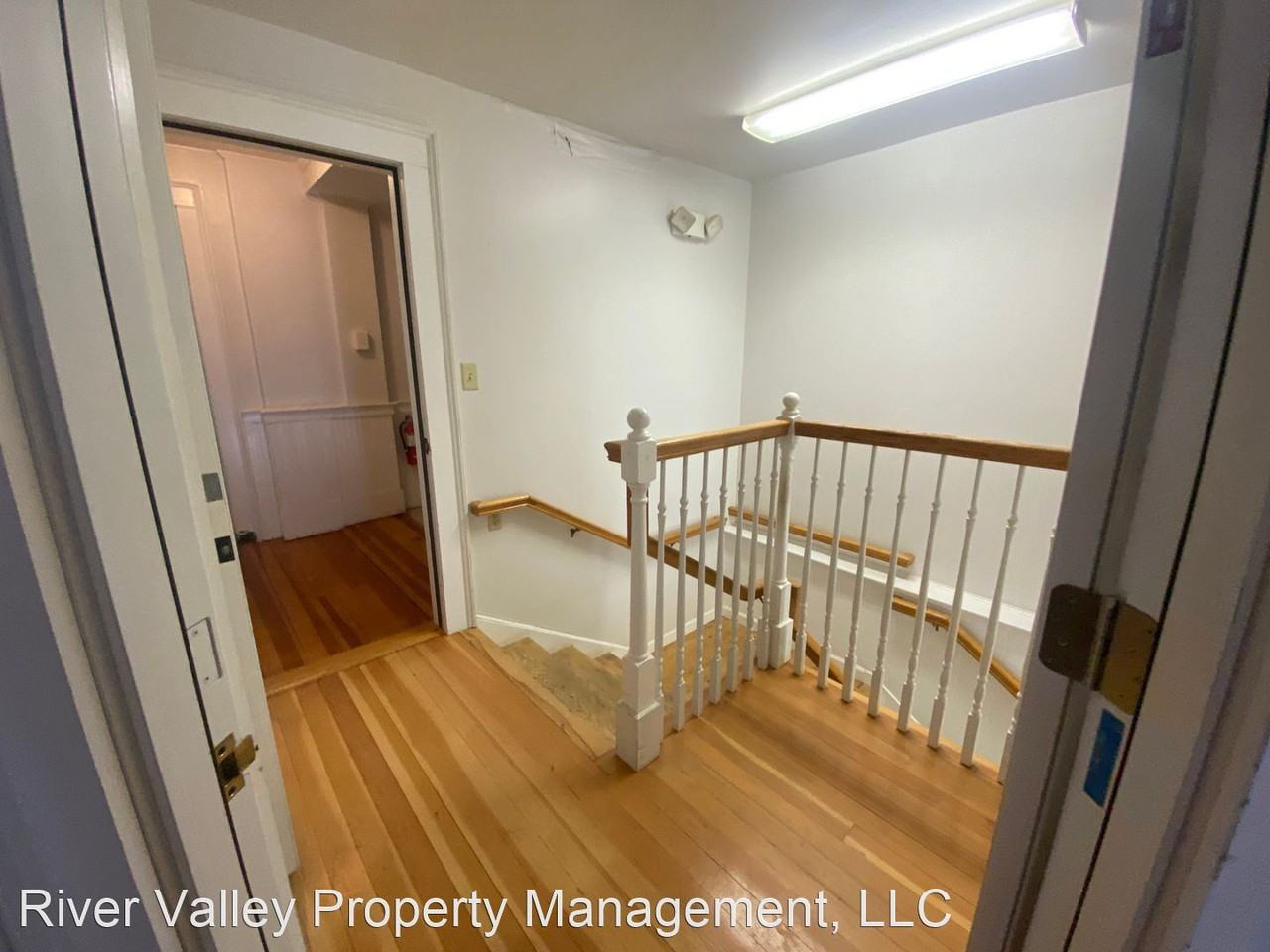 82 Main St - Photo 3 of 11