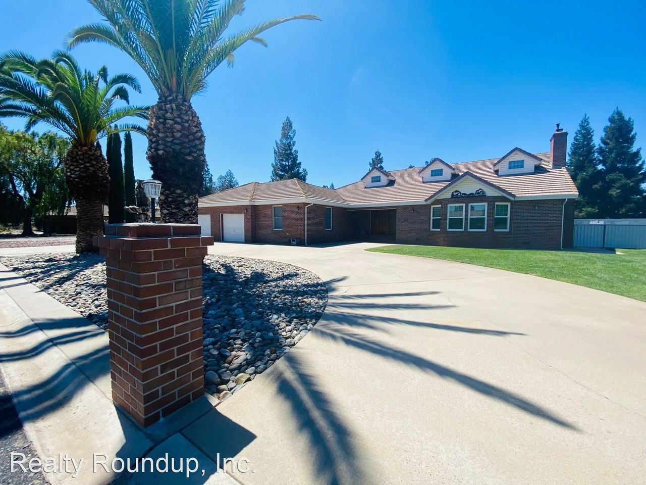 10121 Van Parker Ln - Photo 2 of 31