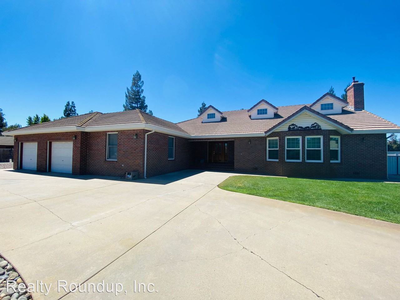10121 Van Parker Ln - Photo 3 of 31