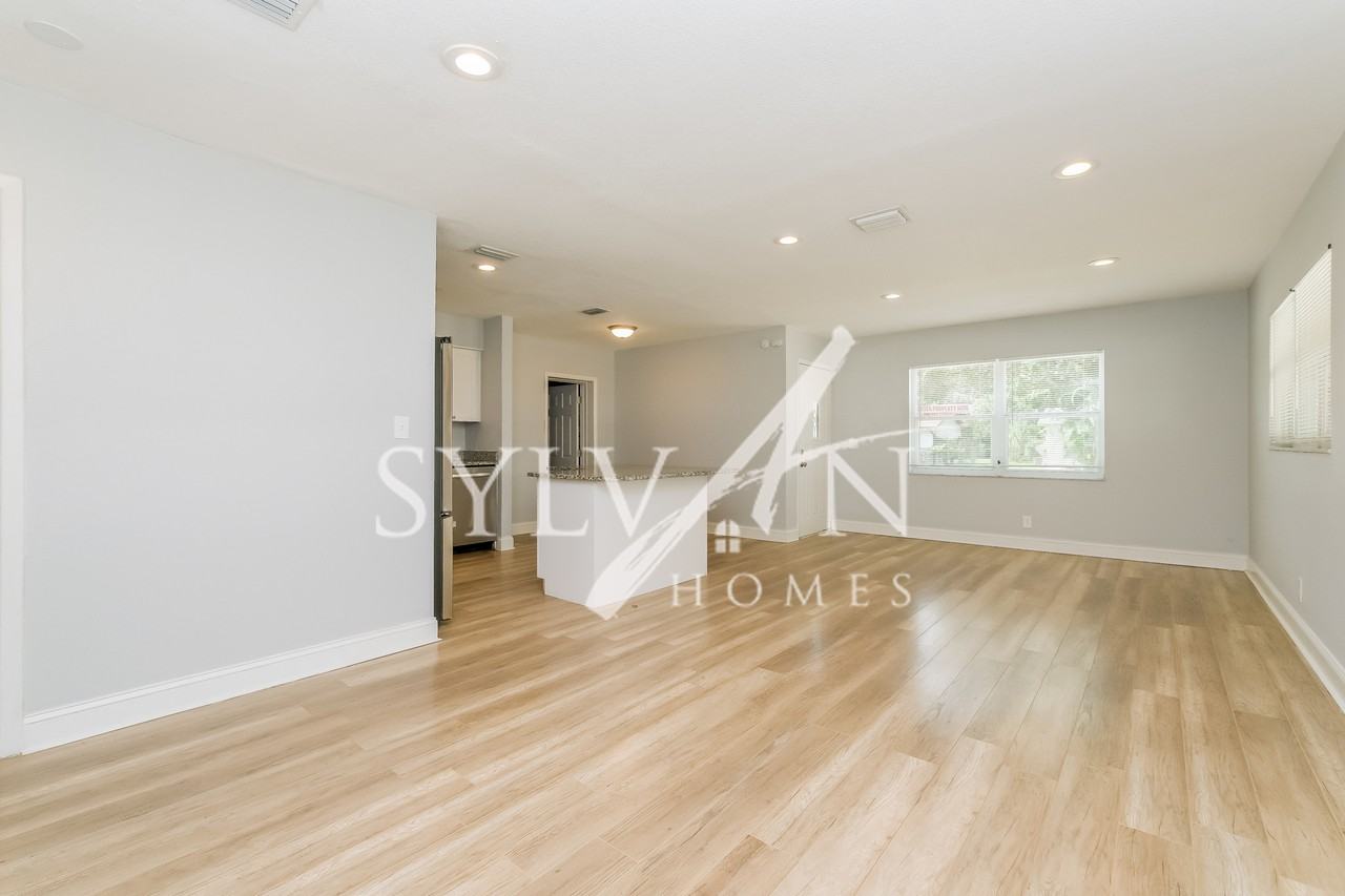 6418 Yosemite Dr - Photo 2 of 15