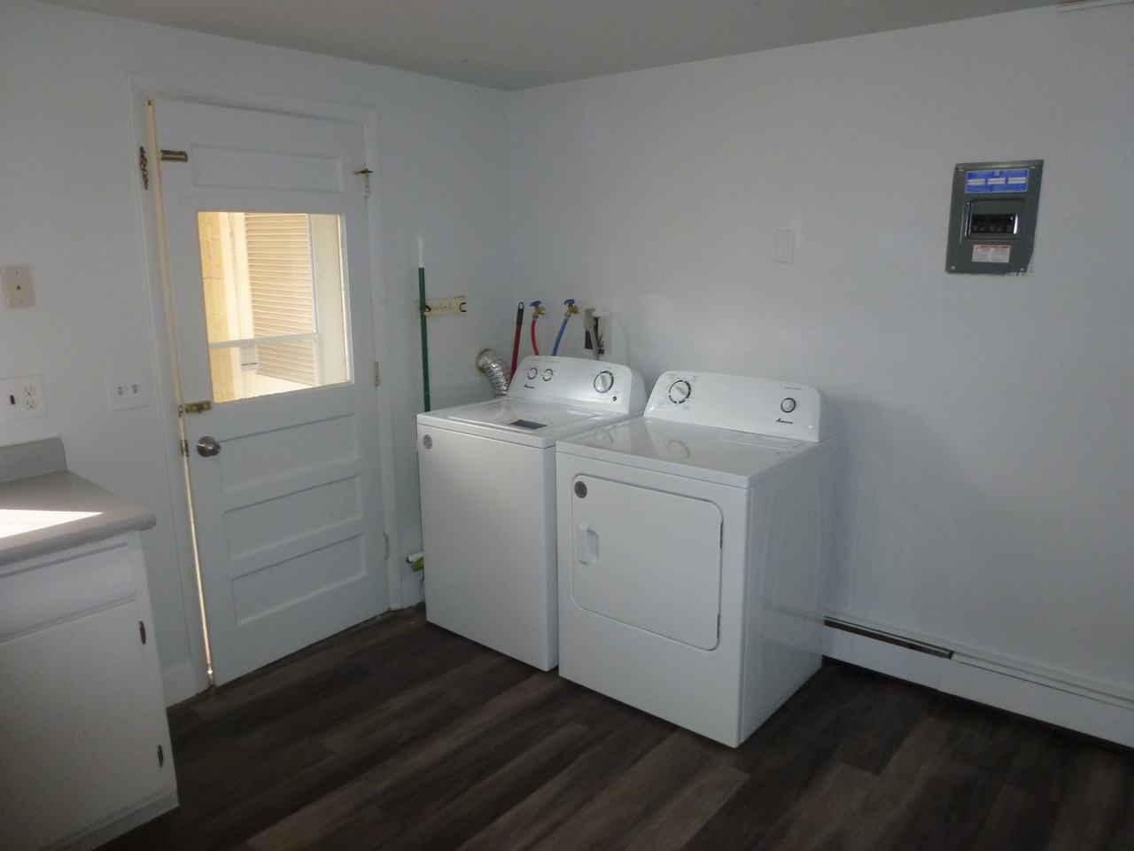 4553 Everett St - Photo 3 of 10
