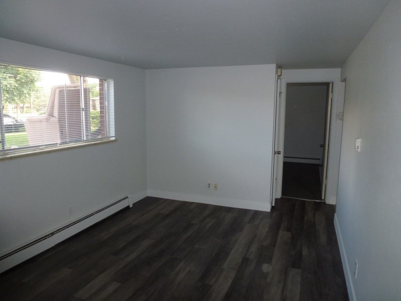 4553 Everett St - Photo 4 of 9