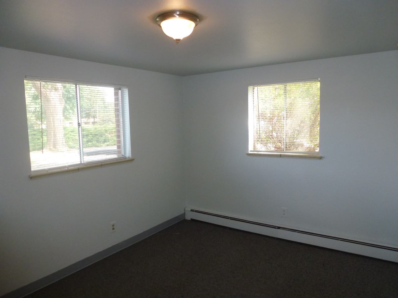 4553 Everett St - Photo 6 of 9