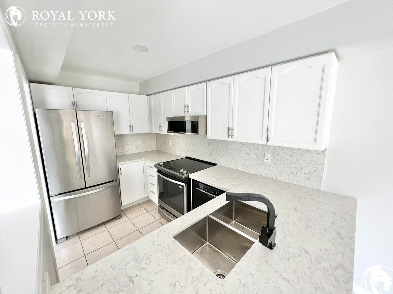 61 Candlebrook Dr - Photo 3 of 43