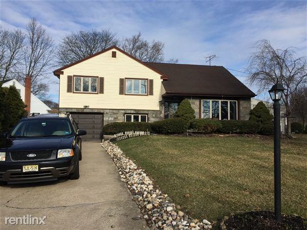 195 Boxwood Ln - Photo 2 of 21